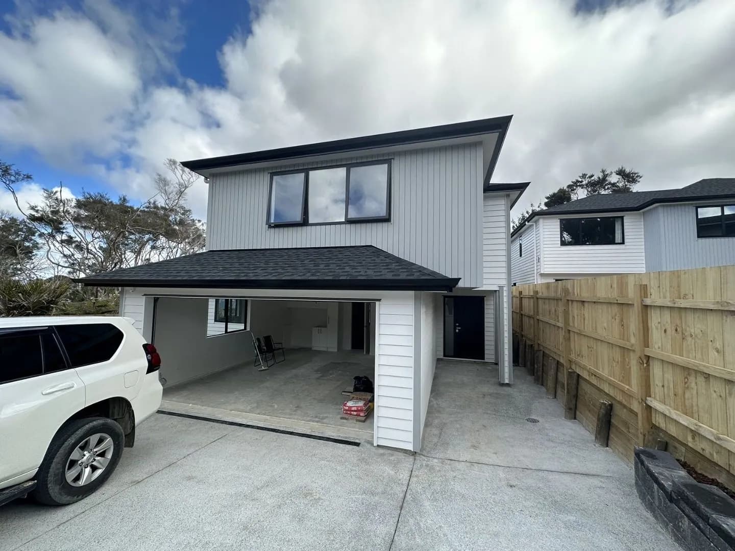 Bayview, 6+ bedrooms 8B Lynn Rd