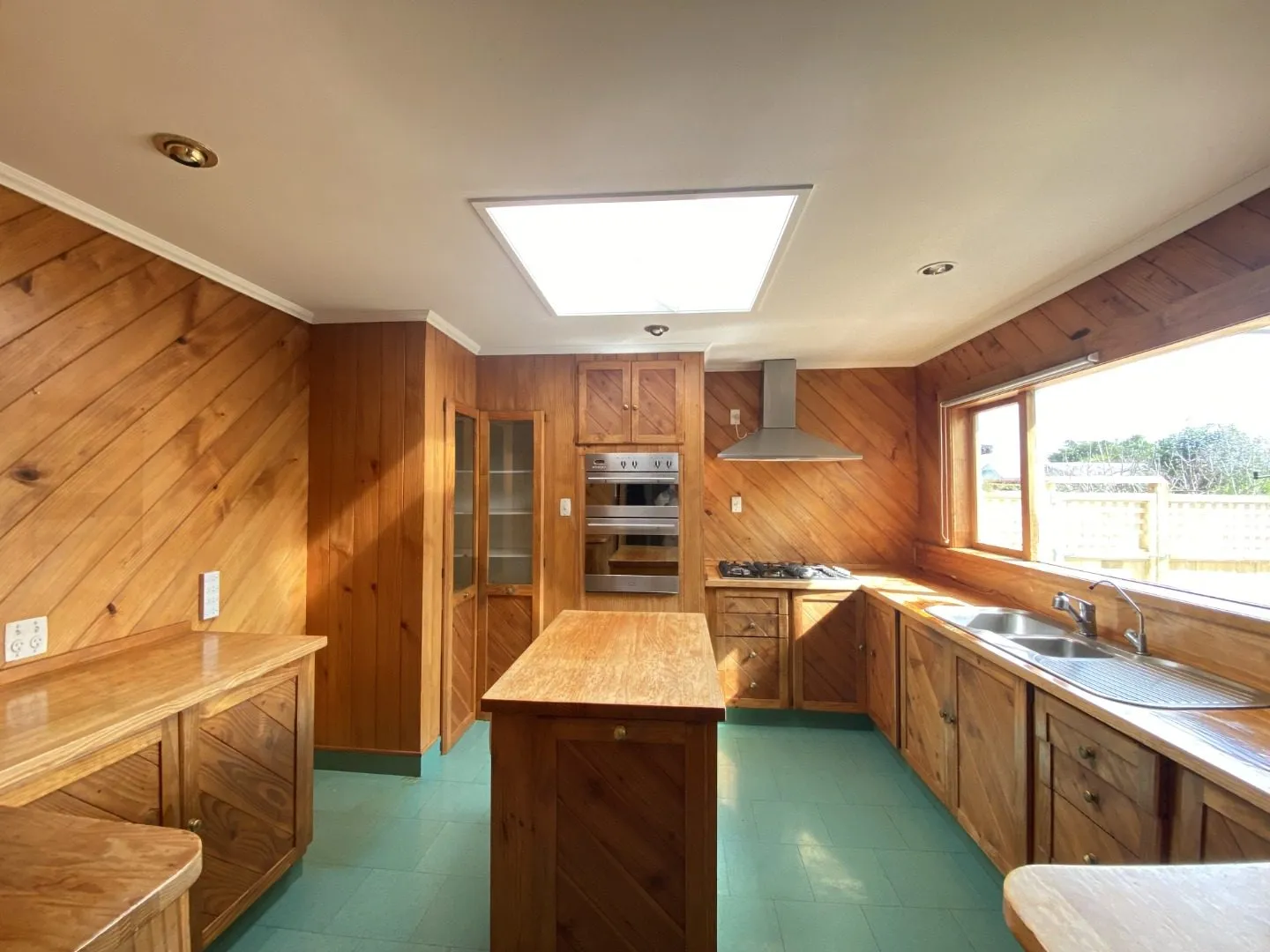 Avondale, 3 bedrooms Powell St