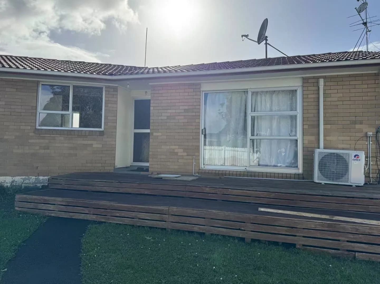 Bucklands Beach, 3 bedrooms 2 Cranberry place