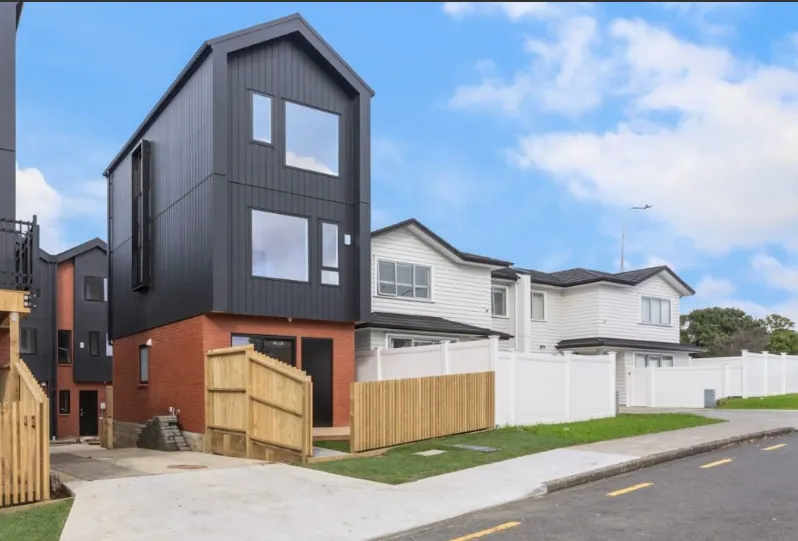 Birkenhead, 3 bedrooms 6/1 Roseberry Avenue