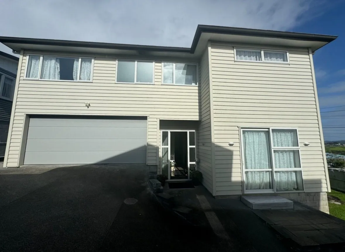 Murrays Bay, 5 bedrooms 517 East Coast Road