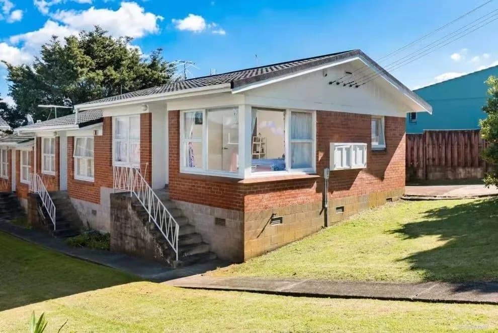 Forrest Hill, 1 bedroom 8/12 Raines Avenue