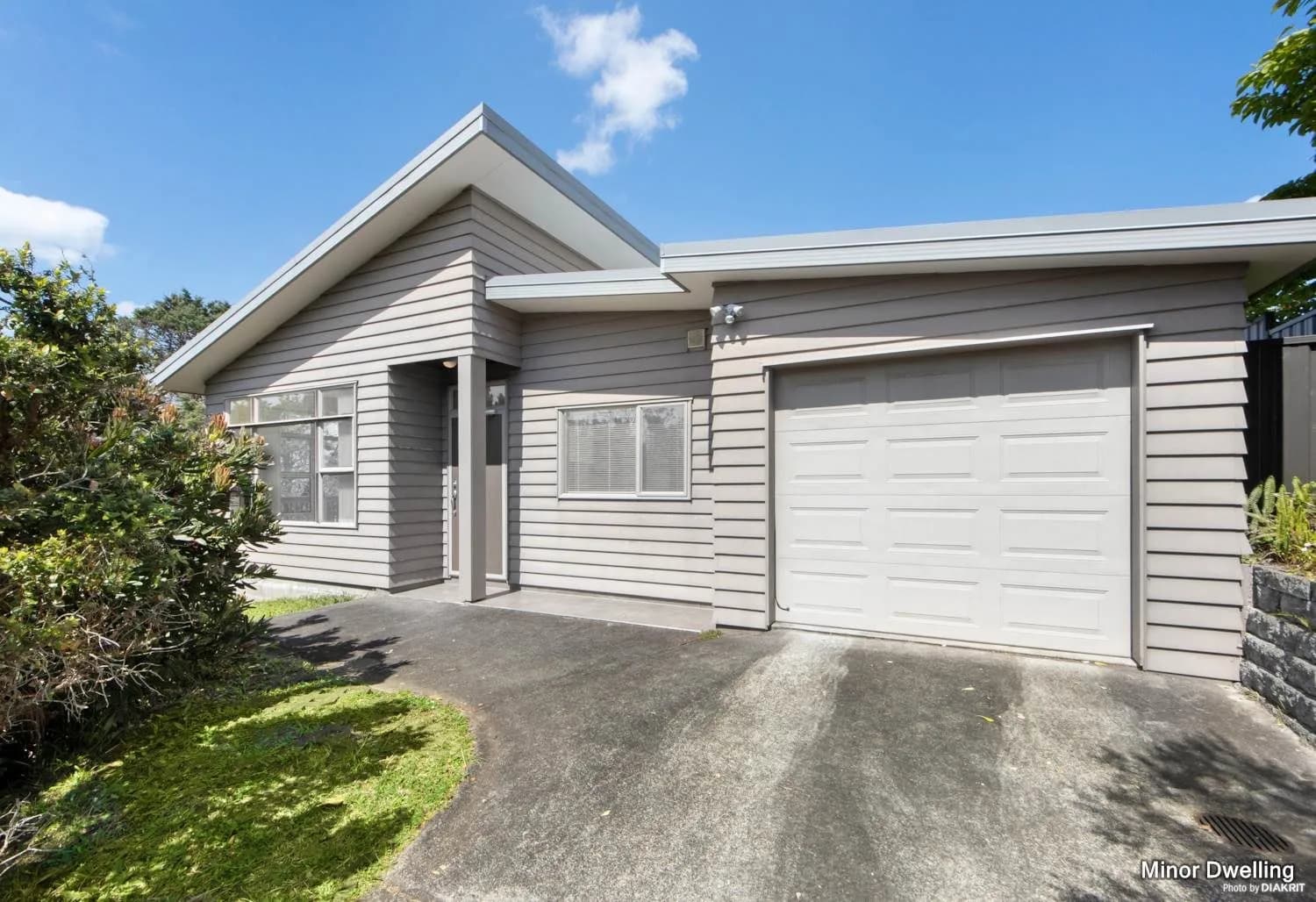 West Harbour, 2 bedrooms 2A Deanna Drive