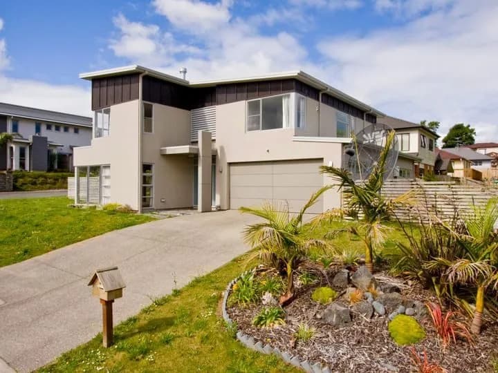 Northcross, 5 bedrooms 3 Harrowglen Drive