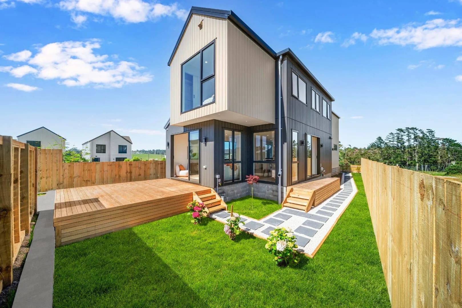 Westgate, 5 bedrooms 165 Kerepi Street