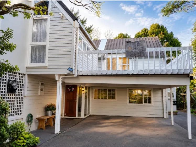 Clover Park, 5 bedrooms Rochas Place