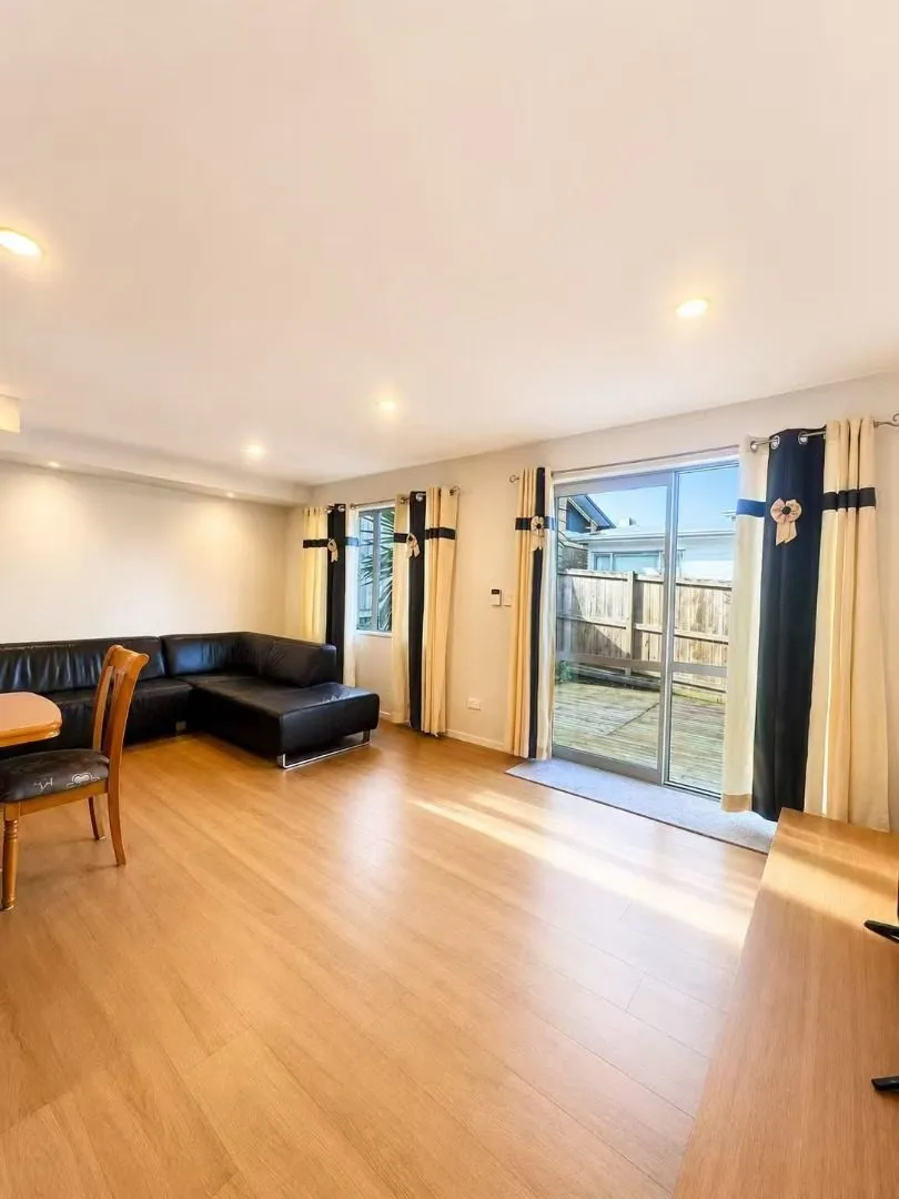 2 bedrooms 94A Sartors Avenue, Browns Bay, North Shore City, Auckland
