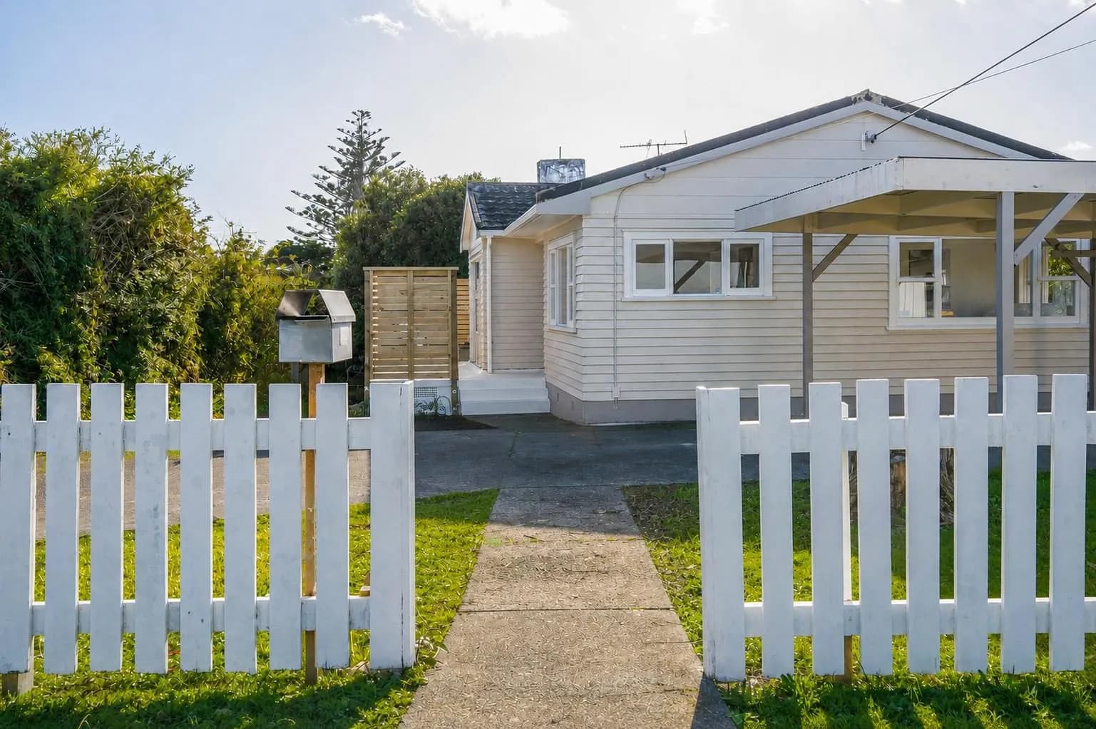 3 Bedrooms  Coronation Rd, Hillcrest