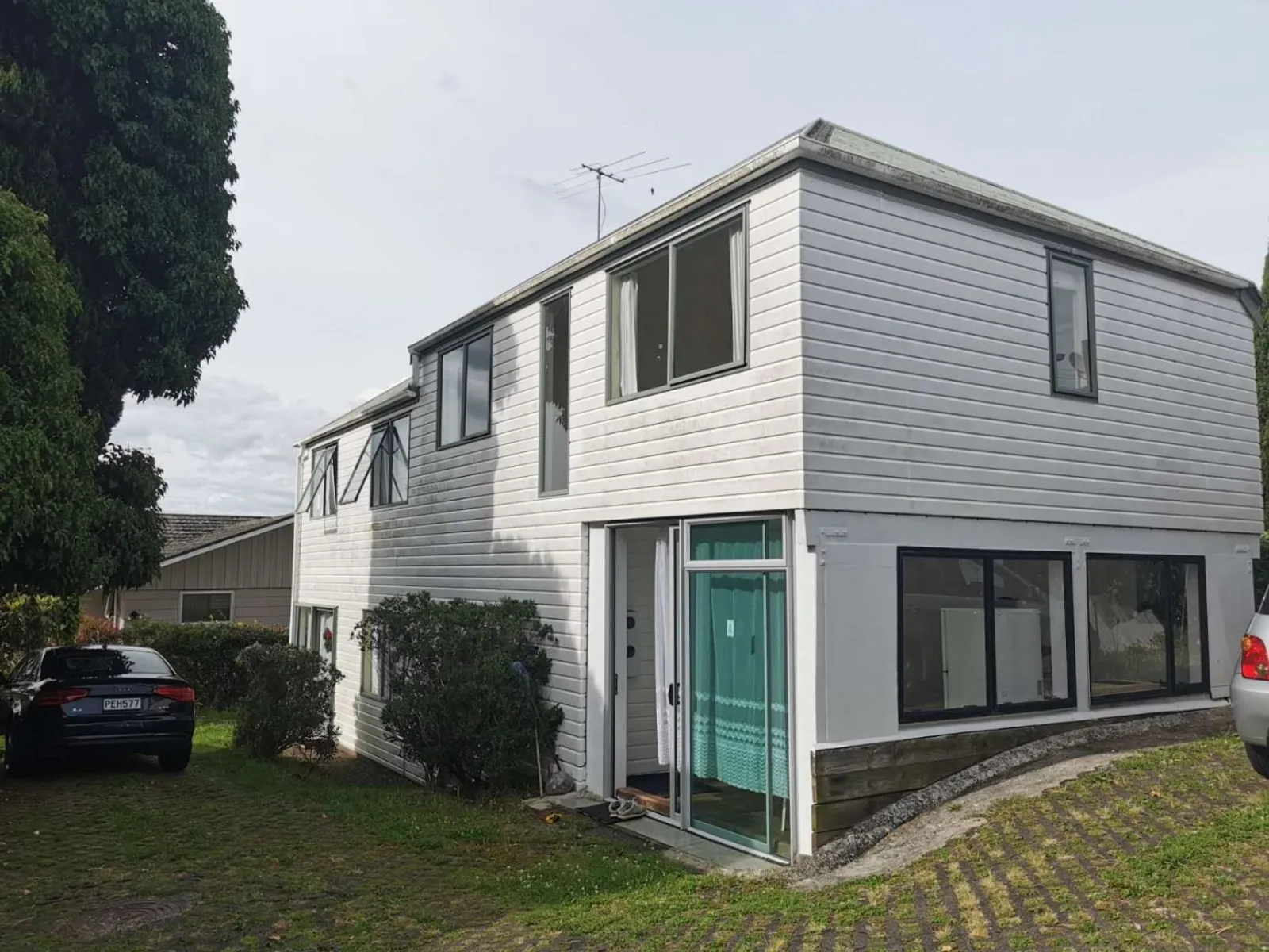 3 Bedrooms, 66A Pupuke Road, Hillcrest